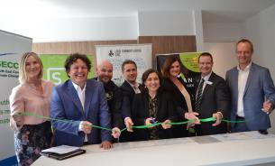 (L-R) Dominique La Fontaine (SECCCA), Josh Byrne (Curtin University/CRCLCL), Rod Fitzsimmons (SJD Homes), Jarrod Mills (Parklea), Hon. Lilly D’Ambrosio (Minister for Energy, Environment and Climate Change), Penny Austin (Stockland), Mayor Collin Ross (Cardinia Shire Council), Sam Gribble (Metricon)